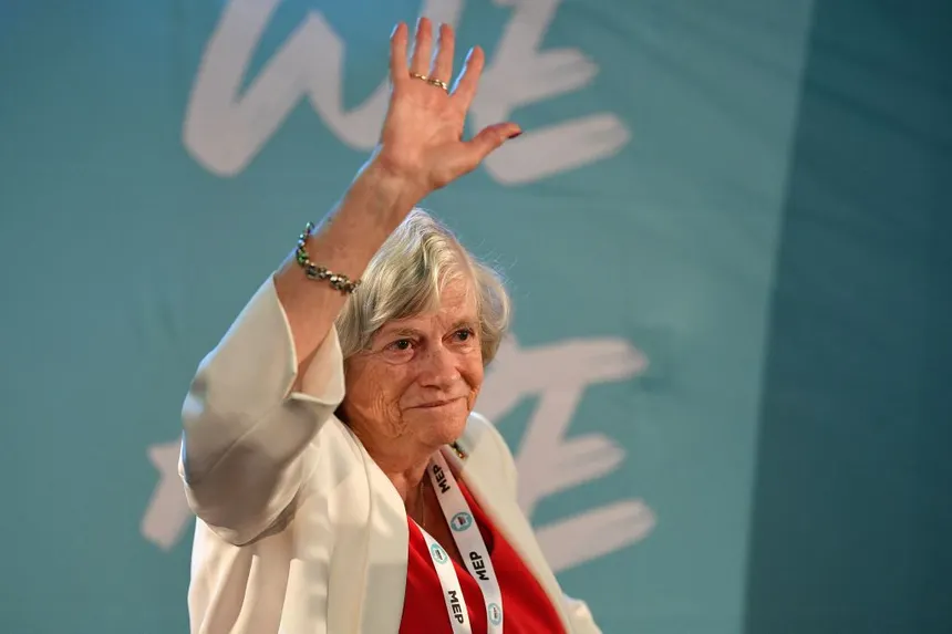 disclosetv's tweet photo. JUST IN - Ann Widdecombe's death being investigated by UK Police as murder, after Widdecombe's body was found covered in blood from a head wound, police are reportedly searching for a White male suspect — DailyMail https://t.co/dW7nZ0FEPC