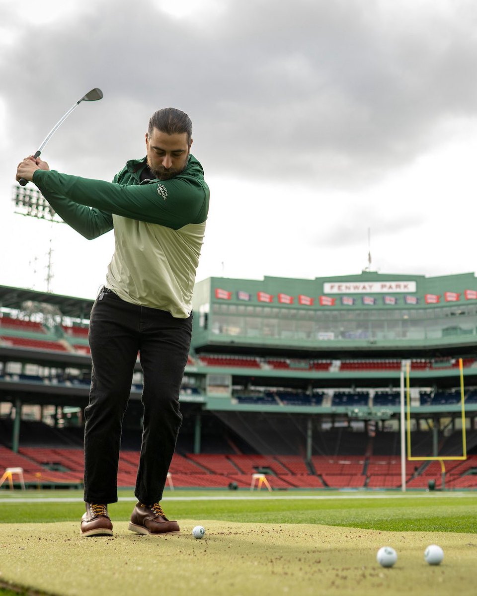 commongolf's tweet photo. Be honest. if you walked into Fenway and saw this, what would you do? 

Full video: https://t.co/XRTIgOy7sS https://t.co/yWZxISGodp