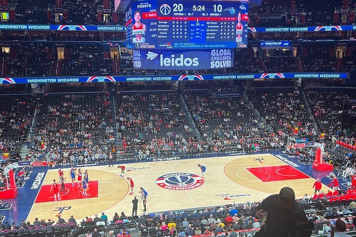 gawbaey's tweet photo. “Wizards fans” 🤡 https://t.co/HTw6FyxvGx