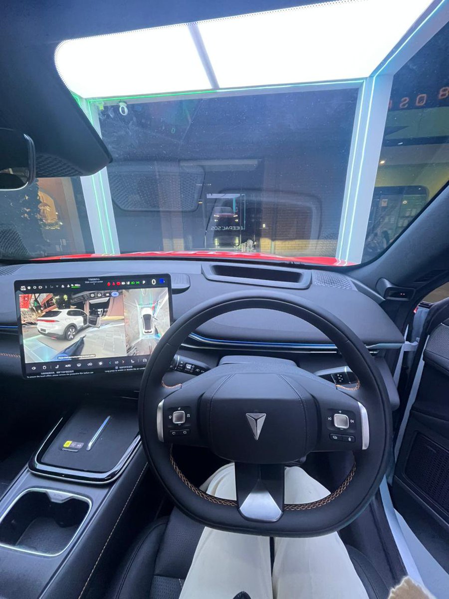 dikput1589's tweet photo. keren bgt kayanya kalo ciwi naik mobil ini, kaya final boss independent woman business owner beli barang cash gapake nyicil

​Desain luar dan interiornya cuy, modern bgt, layar udah gedeee, mau nonton sekeluarga juga bisa ini kalo lg camping https://t.co/9x2JLBXtu5