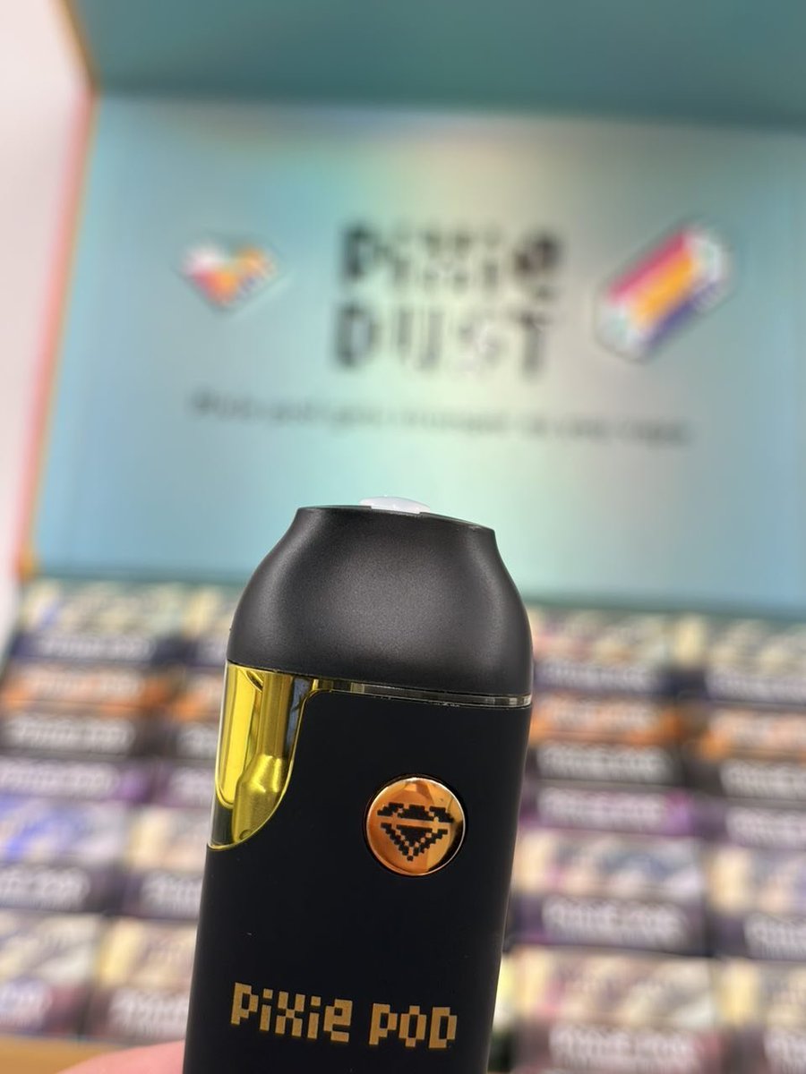 Bummysmithw's tweet photo. ⬆️ Pixie dust 2g disposable 
Nice shipper friendly packaging with a sleek device

10+ $15.00 each
30+ $14.00 each
50+ $12.00 each
100+ $11.50 each https://t.co/KtslhfoN0E