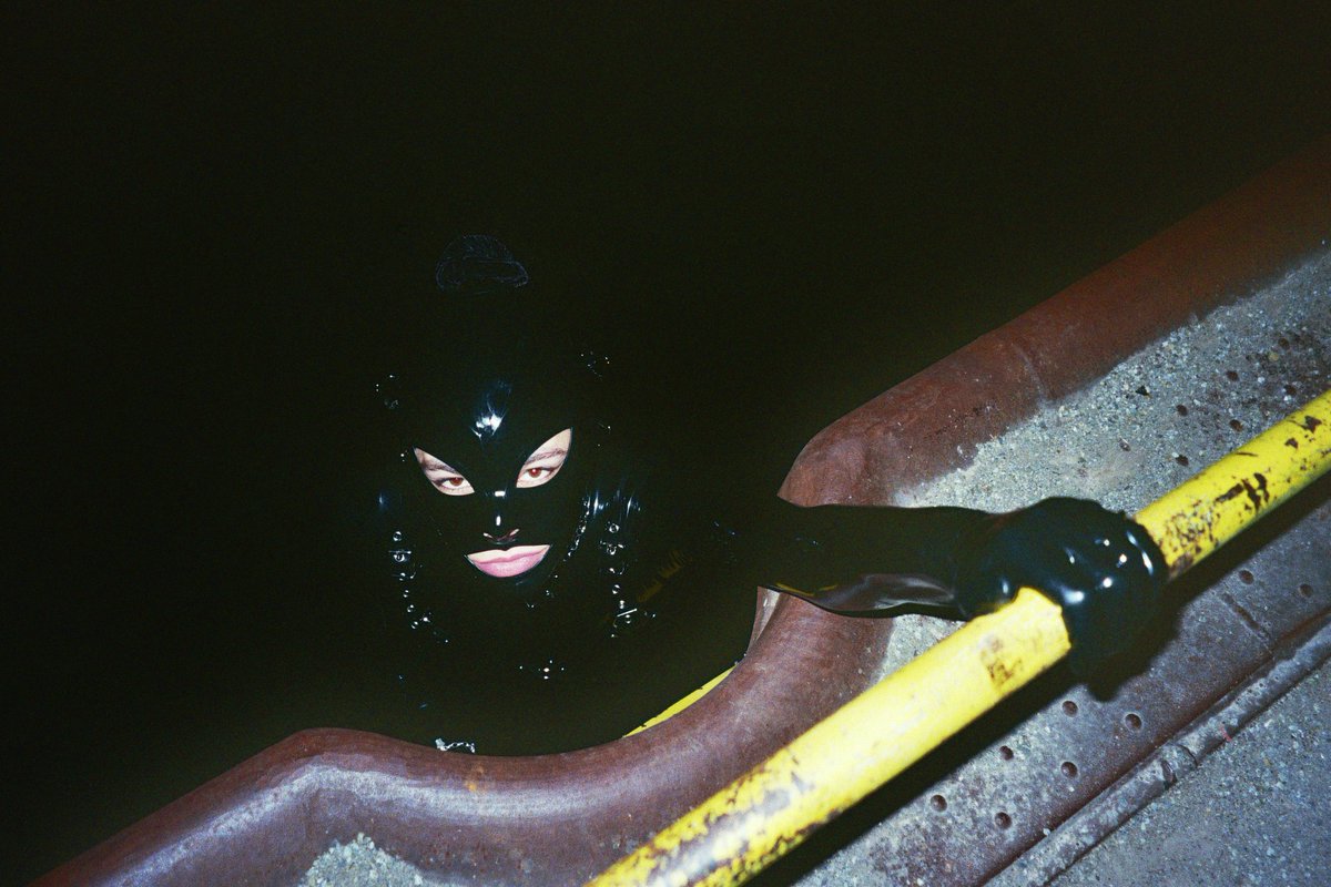 moltxnotxurgirl's tweet photo. Me in my #latexmask shot on film by Mo by the water π€
#fansly #fanslymodel #c4s #clips4sale #rubber #latexcouple #bdsm #bondage #latexhood #latexmask #onlyfans #onlyfansmodel #of #rubbermask #latex #latexcatsuit #heavyrubber #blacklatex https://t.co/ztbJrgz10c