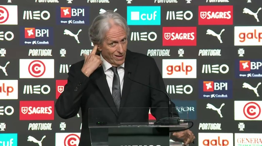 AsQuinasOff's tweet photo. “Je veux que le peuple portugais soit uni, comme ça a été le cas pendant cette Coupe du monde. Les portugais, que ce soit au pays ou en dehors, nous ont rendu fiers – pas sur le plan sportif, mais ça, c’est parce que je n’étais pas là, n’est-ce pas ?”

— Jorge Jesus https://t.co/GdKHs1Oh1o