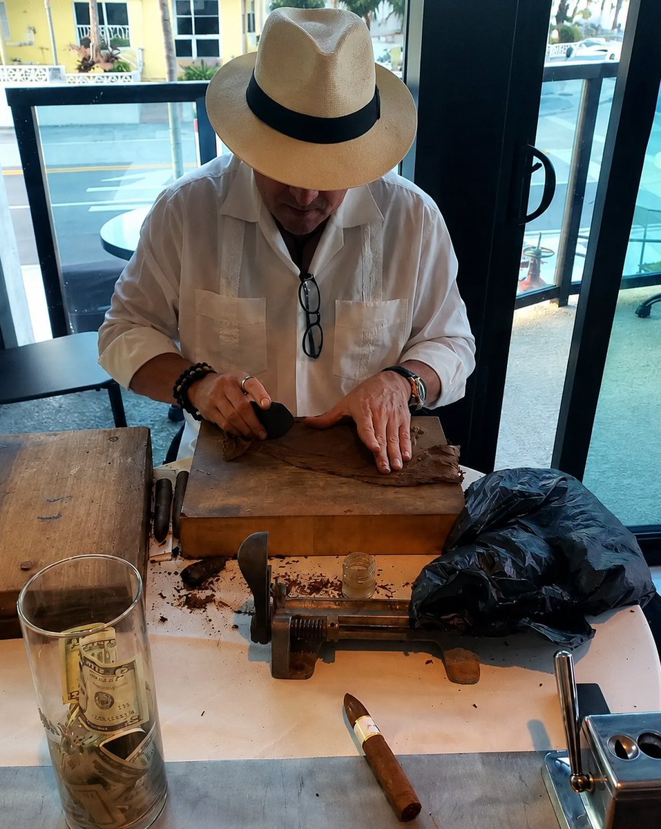 RTSCigars's tweet photo. Hecho a Mano. Rolled in front of the guests. Made to turn an ordinary gathering into a lasting experience.

The RTS Cigars Show brings the tradition of live cigar rolling to private events, celebrations, and corporate gatherings.

#Events #HechoAMano #CigarRolling #LiveCigarShow https://t.co/uUWyk662uZ