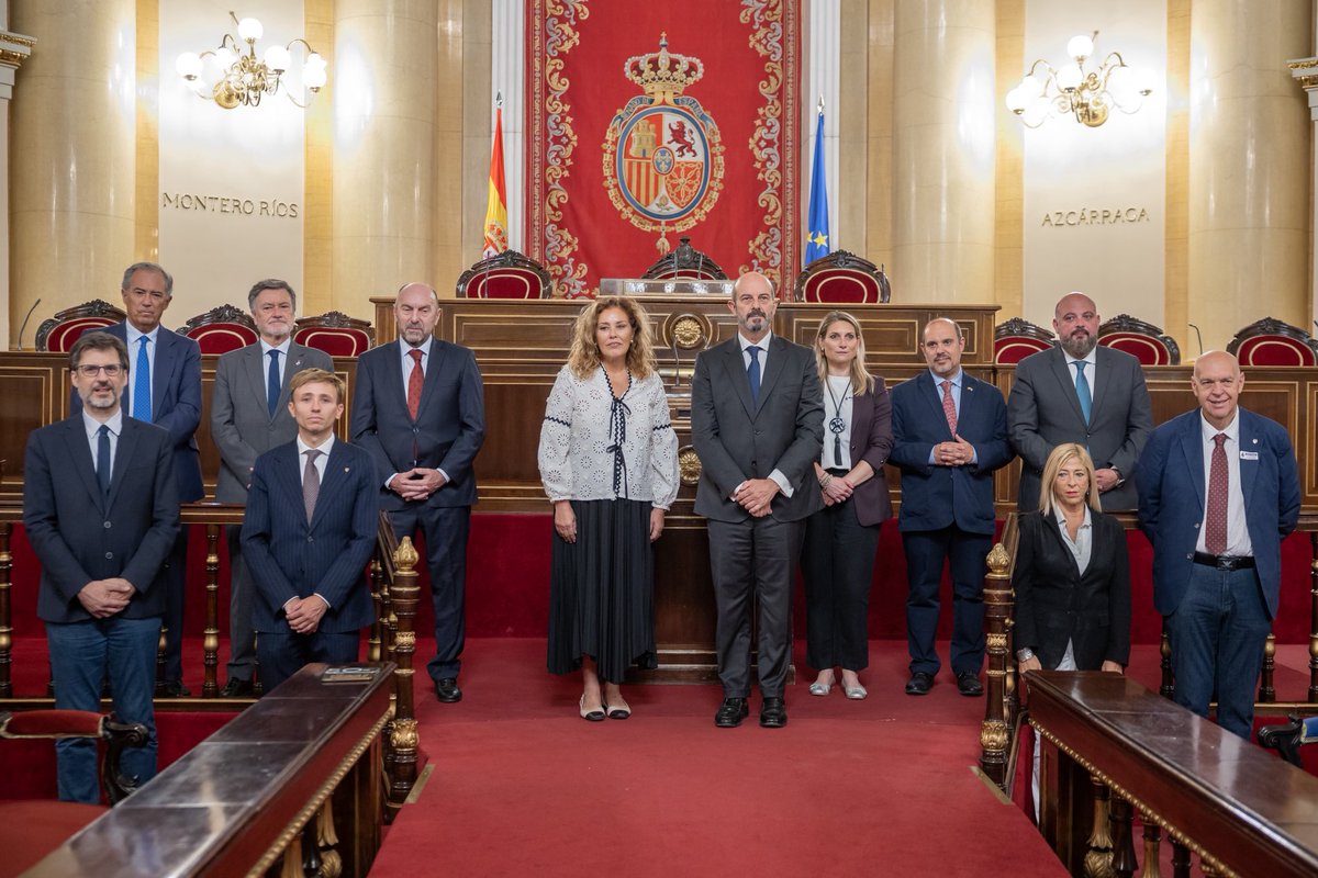 Calrenet's tweet photo. 🏛️🇪🇺El Comité Permanente de la Calre se ha reunido este viernes en el Senado de España en la primera reunión del año, tras el comienzo de la renovación de presidencia de la presidenta @AstridPerezBat.

📲https://t.co/klHFcki5Sp https://t.co/eoUMlx8ZOE