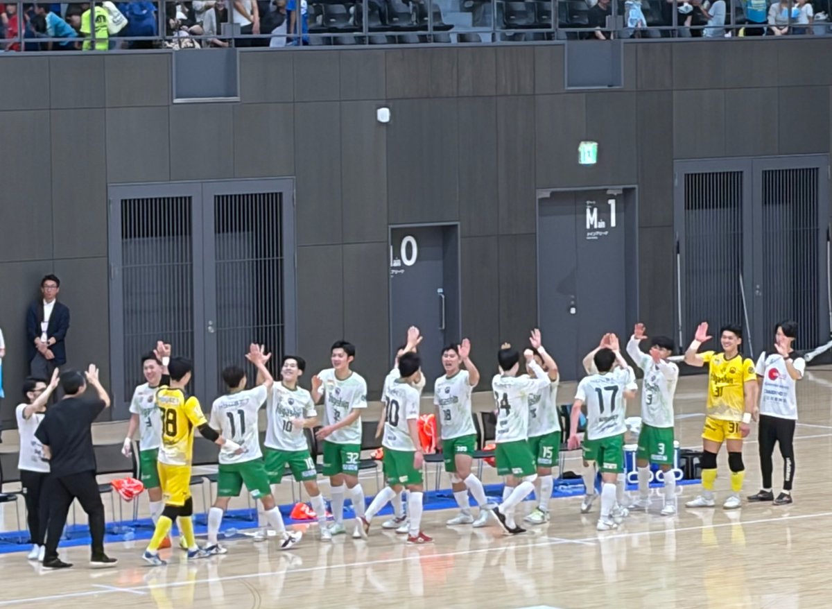 salzjp's tweet photo. 待！望！の！！
勝ち点3－－－🔥🔥🔥
しかもゴール量産でクリーンシート😆

差し入れいただきつつ（🥹🫶🏻）、
少人数ながらサポ席も頑張りました📣

前半惜しいシーン多くてヤキモキしたけど
みんなの笑顔がようやく見れて
ホントにしあわせ🥲
これからもたくさん見せて欲し〜🙏

#フウガドールすみだ https://t.co/HF1OfgWVdU