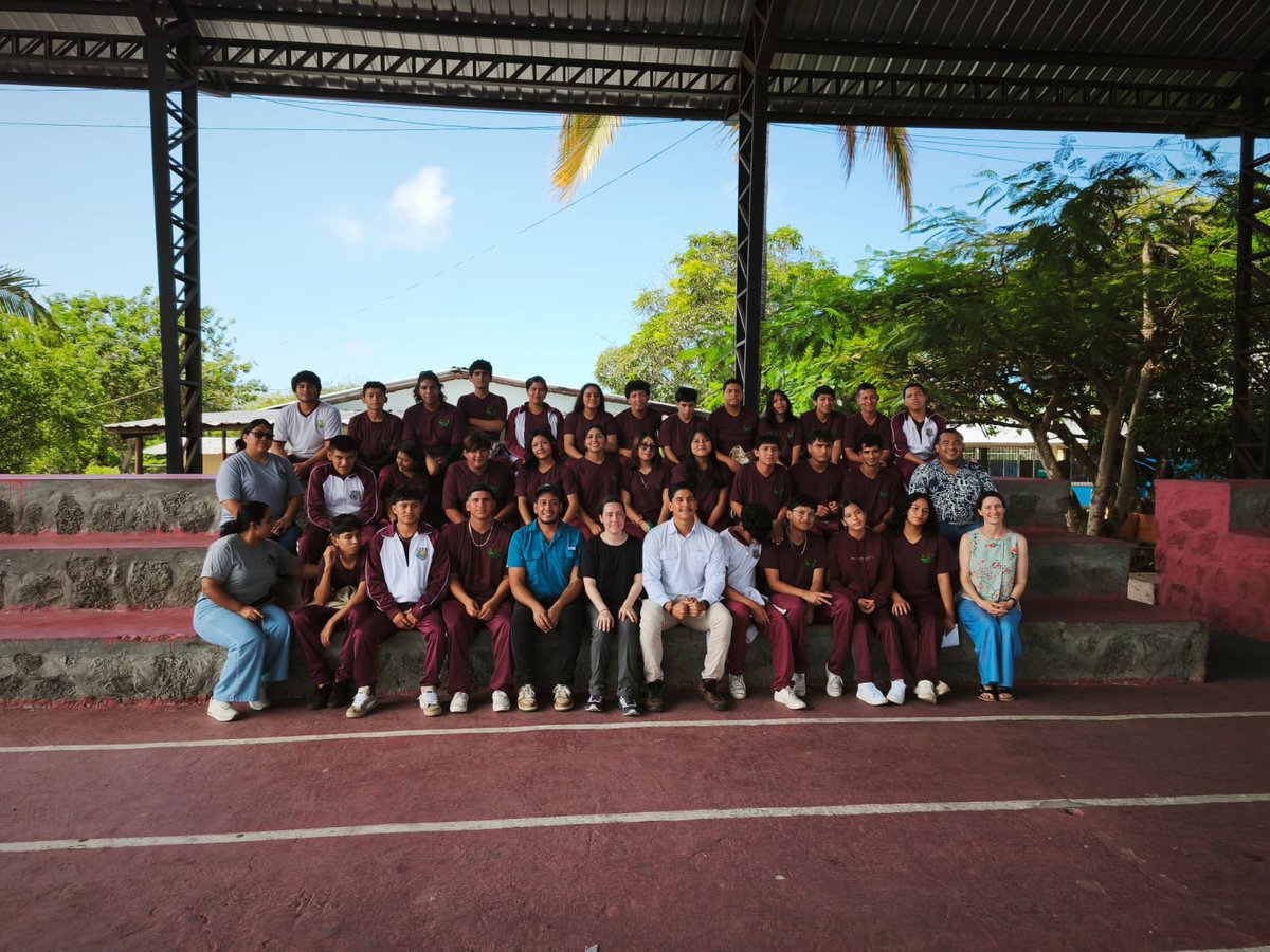 Agricultura_CZ5's tweet photo. #Galápagos | Capacitamos a estudiantes del Bachillerato Técnico Agropecuario de la #UEMAC sobre los efectos del fenómeno de El Niño, fortaleciendo sus conocimientos en gestión del agua, variabilidad climática y estrategias para una agricultura más sostenible. #GobiernoDelEcuador https://t.co/vkgRaJGcAU