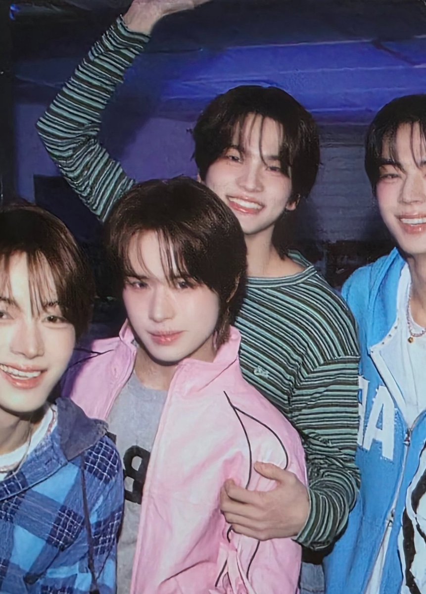 HOT_twt's tweet photo. 히히행복                             개씹우울 https://t.co/rqAy4OPhYQ