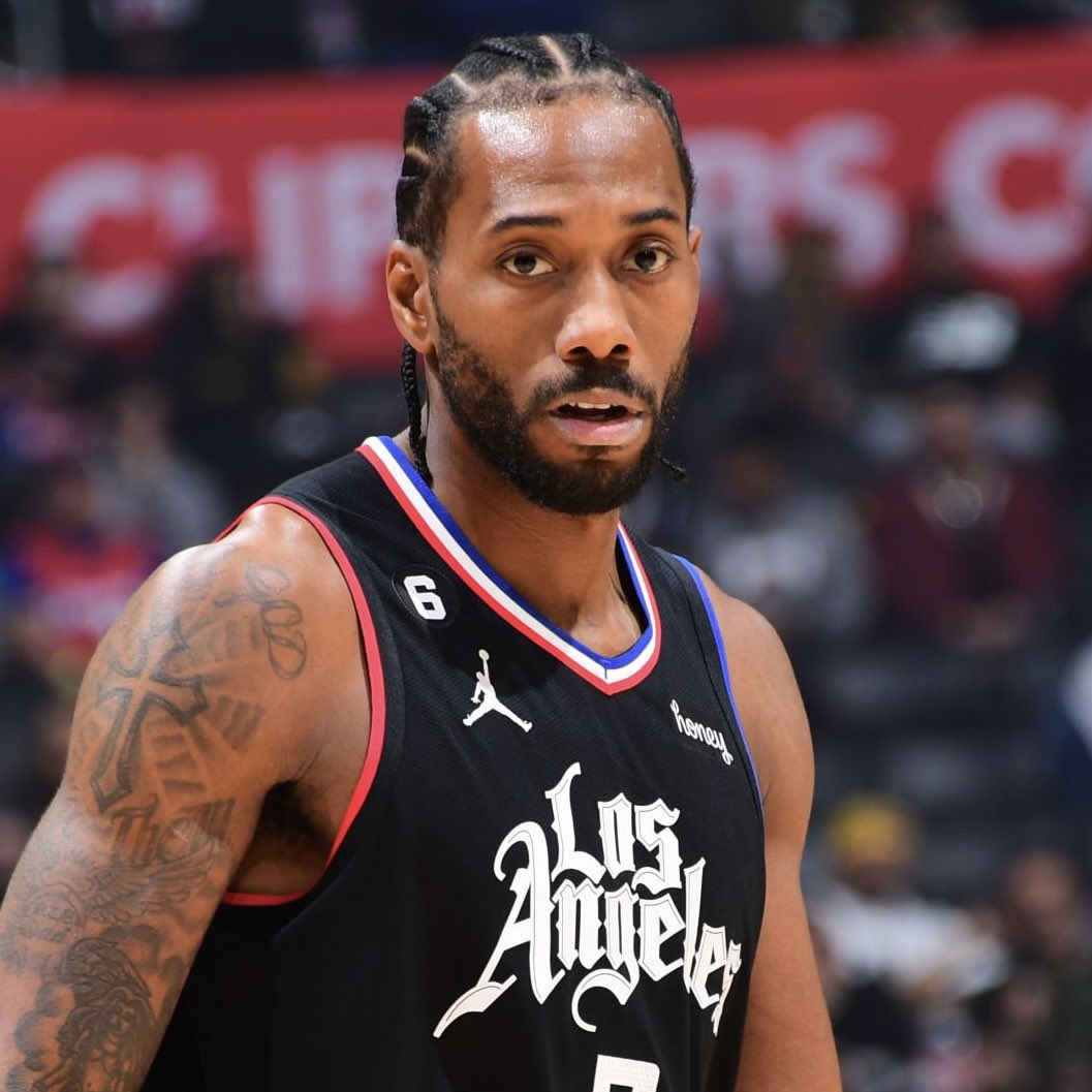PolymarketHoops's tweet photo. Former Spurs VP Kirk Goldsberry on Popovich’s refusal to trade Kawhi Leonard to the Lakers in 2018:

"Don't trade great players to your rivals. I remember the Lakers were calling us in 2018, 'Can we get Kawhi Leonard from you?' And Pop was like, '[expletive] no. We're not trading our best player to the team we think is a real threat to our championship hopes over here.' So we sent him to the Eastern Conference to Toronto for many reasons, but one of them was like we're not here to help our rivals in Los Angeles." 😳

(via @ringer)