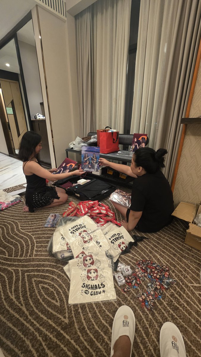 BabhiMikhaaaa's tweet photo. Ready na for tomorrow ☺🌸ubusin niyo itoooo... May dried mango pang kasama pero wala dito sa picture🥭 see you blooms.. https://t.co/lP4JoyxALR