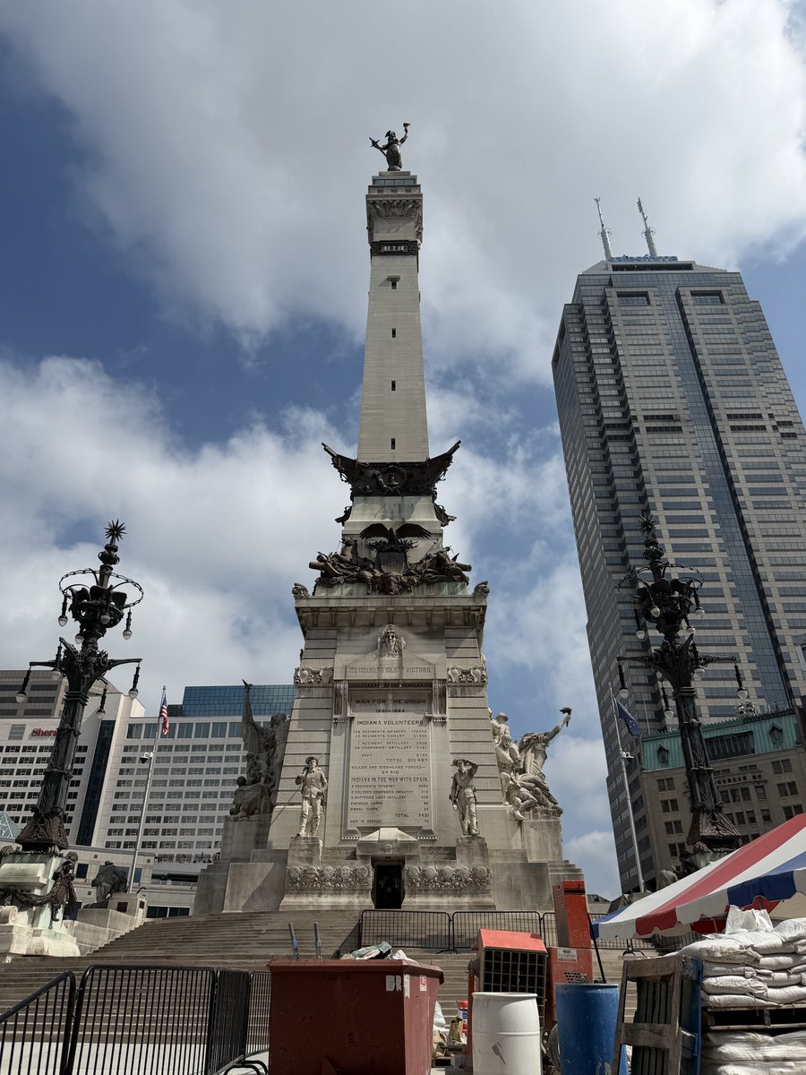 alexco's tweet photo. When you want to win wars and change the trajectory of mankind, you rally the troops. Then you build the big beautiful monuments honoring their sacrifice for future generations. We don’t do it like we use to. https://t.co/VF8tK9dAnj