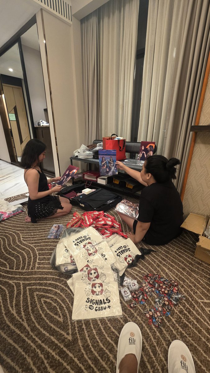 BabhiMikhaaaa's tweet photo. Ready na for tomorrow ☺🌸ubusin niyo itoooo... May dried mango pang kasama pero wala dito sa picture🥭 see you blooms.. https://t.co/lP4JoyxALR