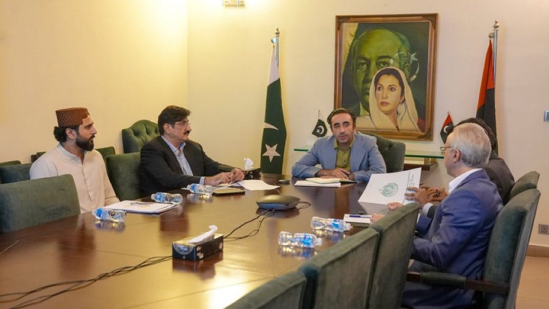 OsmanRThari78's tweet photo. Chairman Pakistan Peoples Party @BBhuttoZardari Reviews Strategic Development Initiatives for #Sindh
Bilawal Bhutto Zardari, chaired a high-level meeting at Bilawal House, Karachi, to review a number of strategic initiatives aimed at accelerating economic growth, attracting international investment.