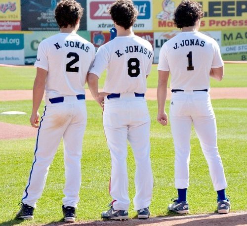 Jonas Brothers No Context tweet media