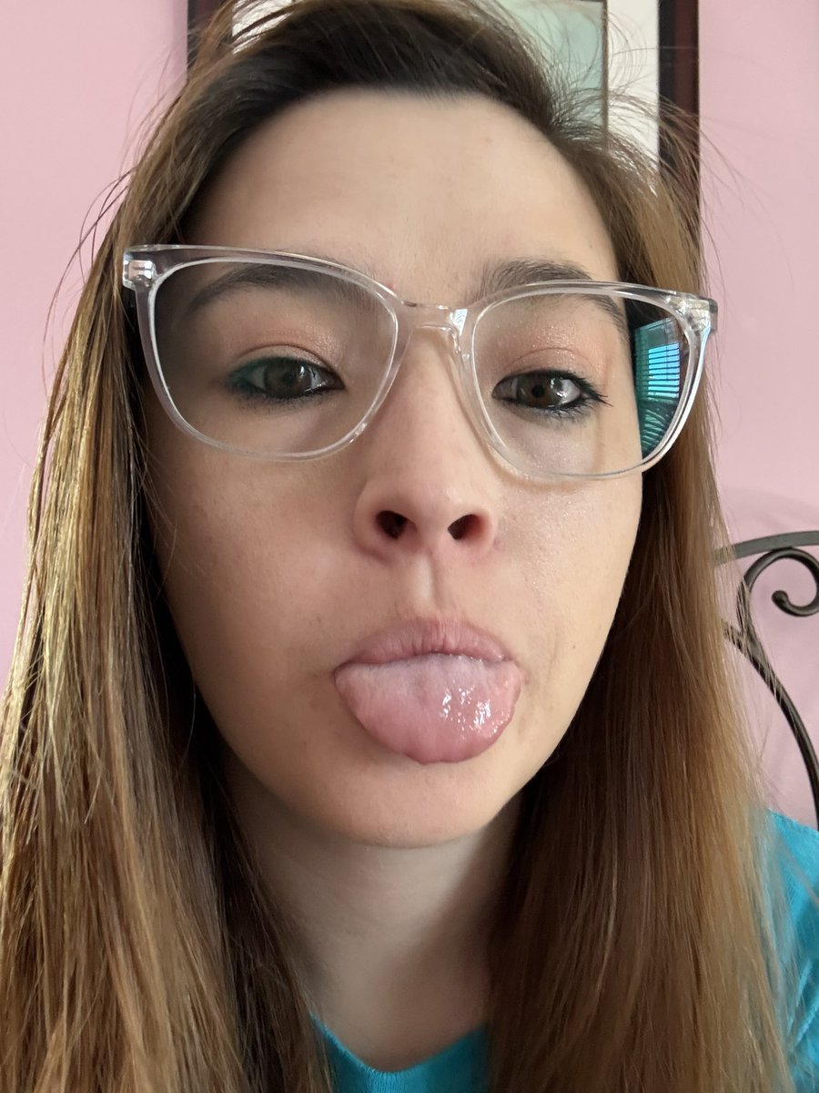 _ItsStrwberry_'s tweet photo. ~ Good Vibes Only ☀️~ 9AM Vibes
Live on #TikTok @ Itsstrwbery 
Come Hang Out &amp; Chat W/ Me

&amp; make sure to join the discord and check out all my dono links @ https://t.co/HmNlz1neri https://t.co/Ahe5chNGvC