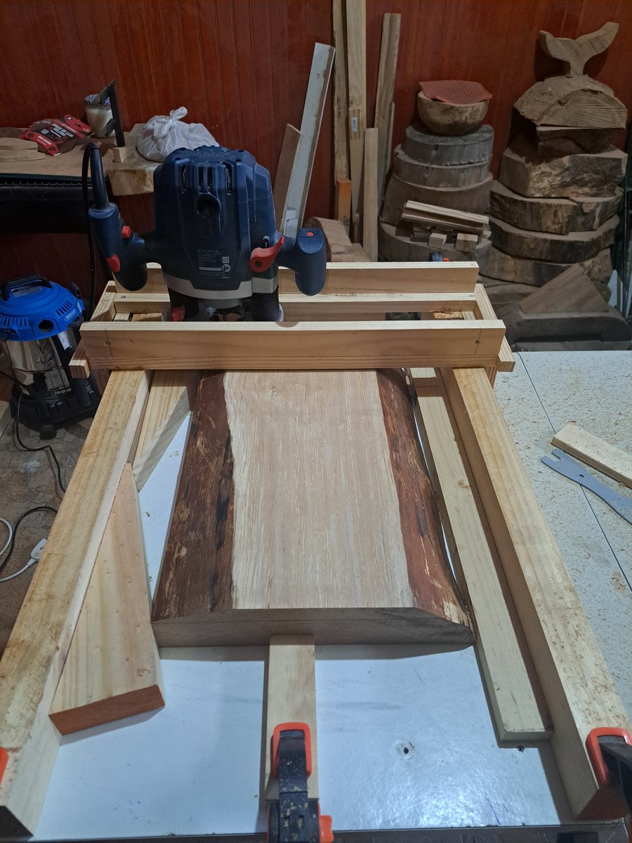 Nicojurel's tweet photo. Proceso de una tabla para cortar de Coigue. https://t.co/7jX4jtW7fT