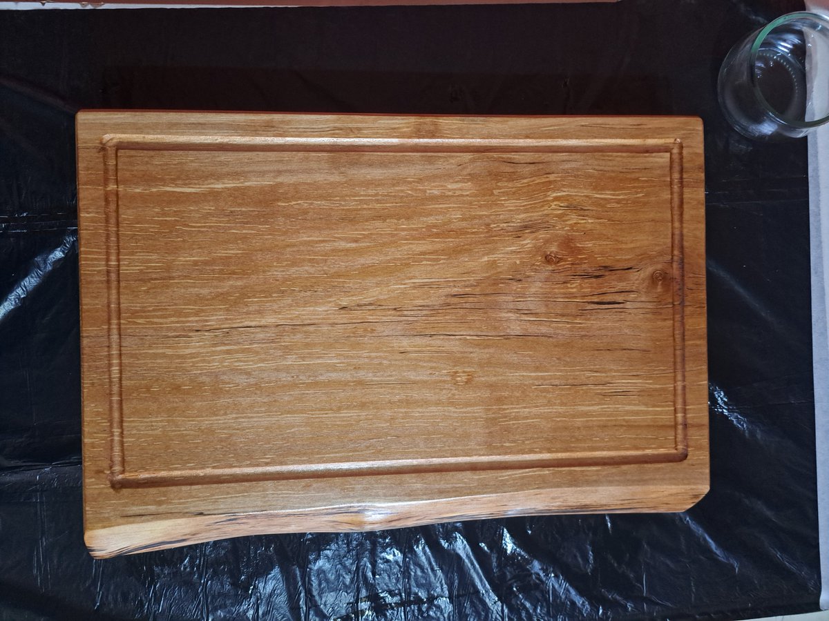 Nicojurel's tweet photo. Proceso de una tabla para cortar de Coigue. https://t.co/7jX4jtW7fT