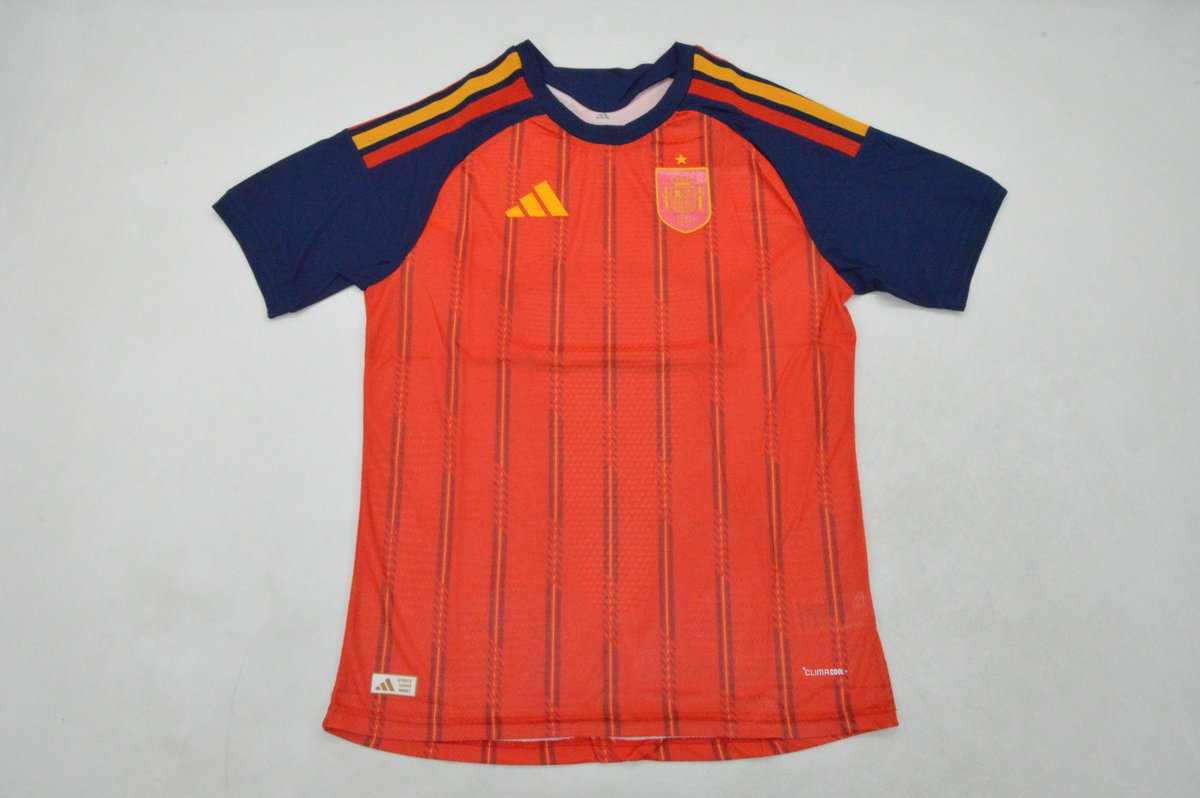 NBAFutQuality2's tweet photo. Si ESPAÑA 🇪🇸 gana HOY a Bélgica, vamos a sortear las dos nuevas camisetas entre todos los que deis RT y nos sigáis 

El ganador elegirá la talla y el dorsal que desee🤞🍀 https://t.co/H6OdbGkS8z