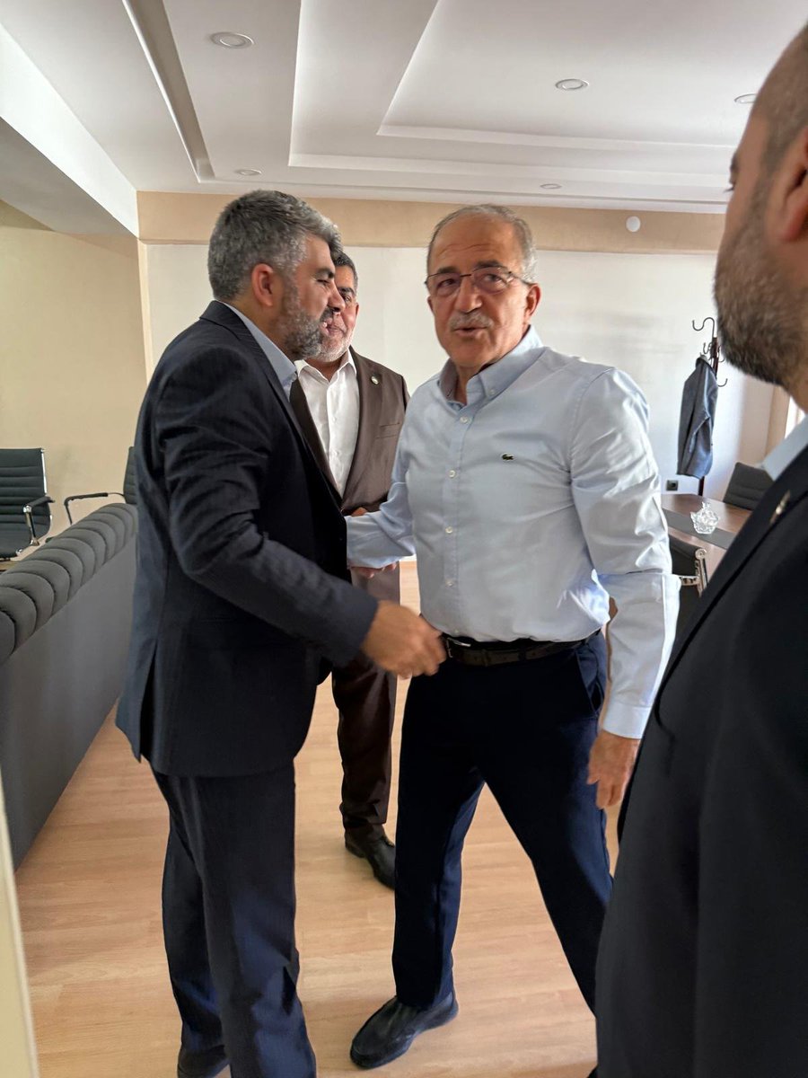 FarukDinc_'s tweet photo. 📍 Elazığ

İlim Yayma Cemiyeti Elazığ Şubesi'ni ziyaret ettik.

Eski Millî Savunma Bakan Yardımcısı Sayın Şuay Alpay, İl Başkanı Sayın Şahin Kara ve yönetimiyle Türkiye ve dünya gündemine dair hasbihal ettik.

Nazik misafirperverlikleri ve ilgileri dolayısıyla kendilerine teşekkür ediyorum.