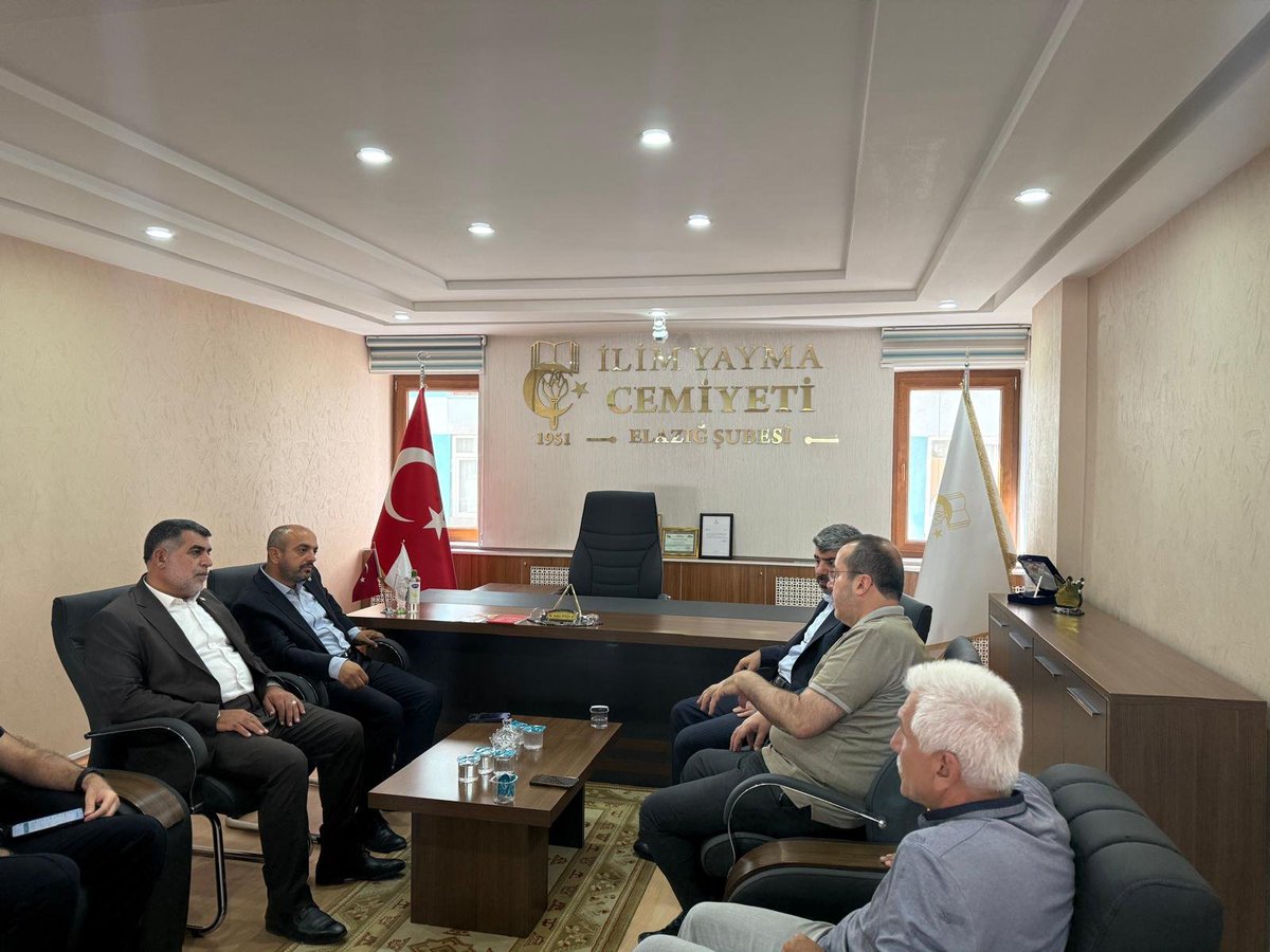 FarukDinc_'s tweet photo. 📍 Elazığ

İlim Yayma Cemiyeti Elazığ Şubesi'ni ziyaret ettik.

Eski Millî Savunma Bakan Yardımcısı Sayın Şuay Alpay, İl Başkanı Sayın Şahin Kara ve yönetimiyle Türkiye ve dünya gündemine dair hasbihal ettik.

Nazik misafirperverlikleri ve ilgileri dolayısıyla kendilerine teşekkür ediyorum.
