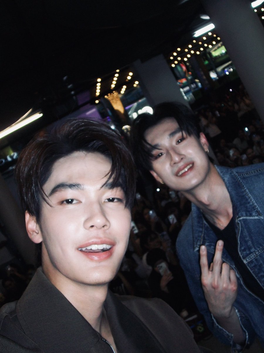 teevithe's tweet photo. kayephat with digicam, หล่อมาก😭💖
©crybunniexb1 

MR. KILL SERIES PRESS TOUR D2
#Flex1045xMrKillSeries https://t.co/dhnN6MBlXy