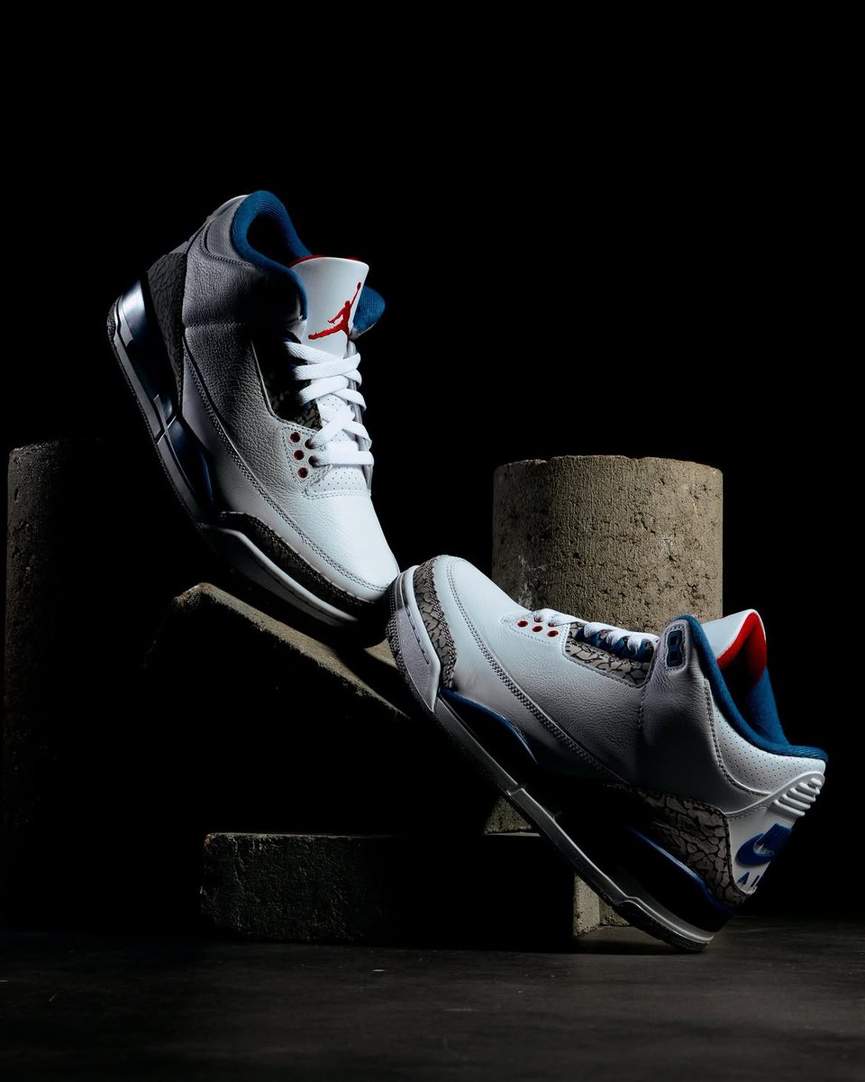 JustFreshKicks's tweet photo. THIS WEEK 🙌❤️💙 https://t.co/ZlQNUrC4eE