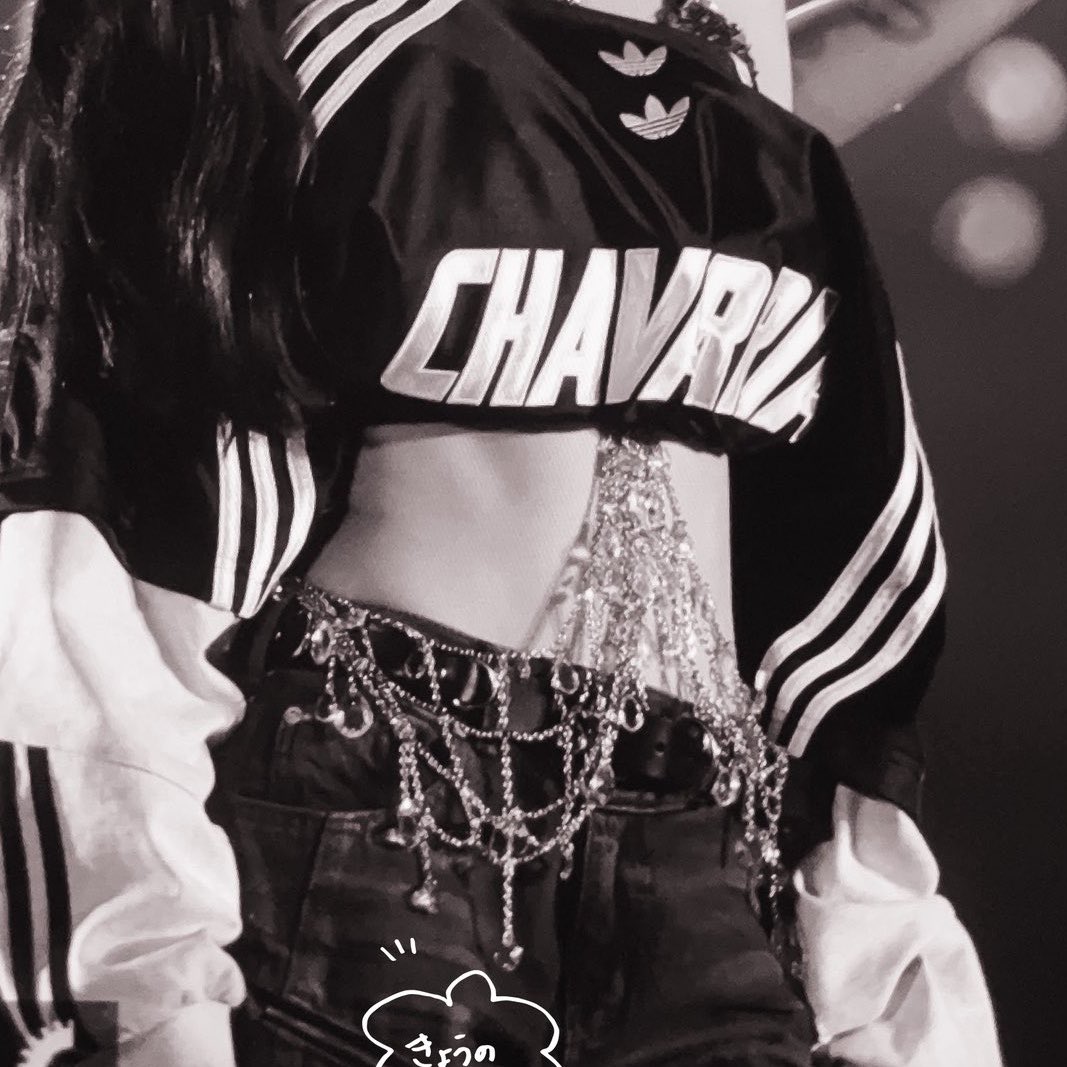 SANABESTGlRL's tweet photo. the accessories on her abs🫨 https://t.co/dQdk3R8W6x