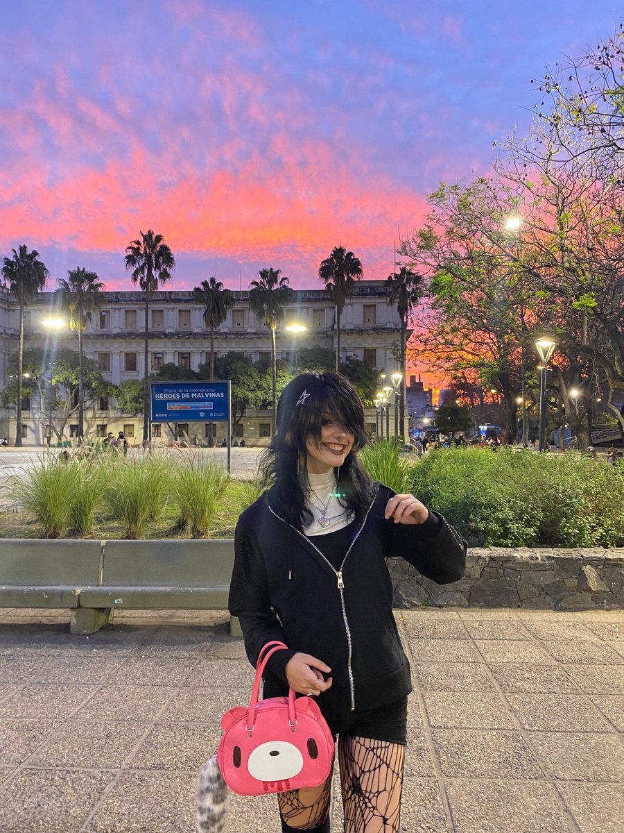 sleepingcassy's tweet photo. deberia actualizar mi sucrette a como tengo el pelo ahora?? igual creo que no hay mechitas rubias https://t.co/uB9X8LmIzL