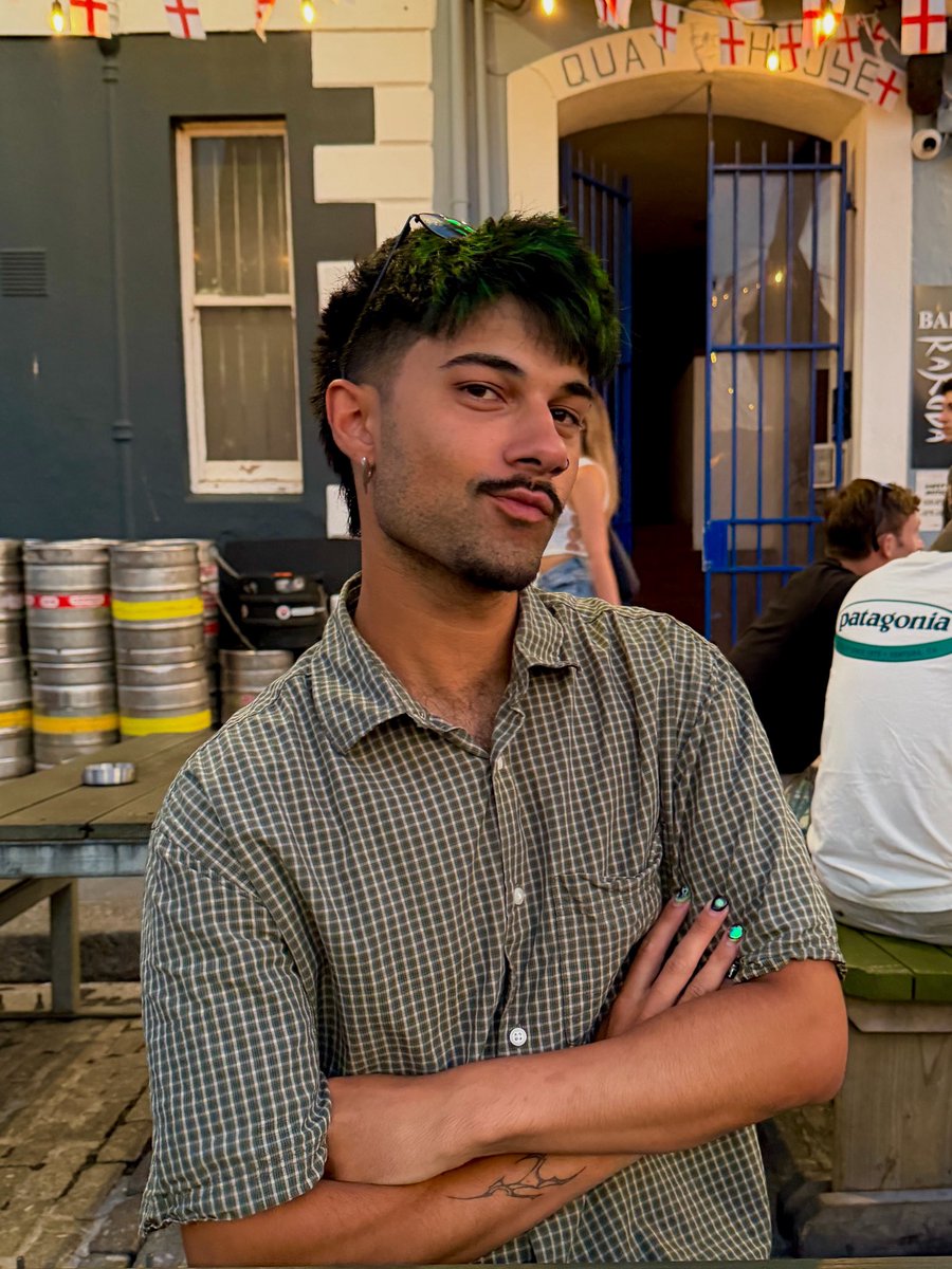 thatgreenboyy's tweet photo. wink wink https://t.co/a2GCjgiPp2