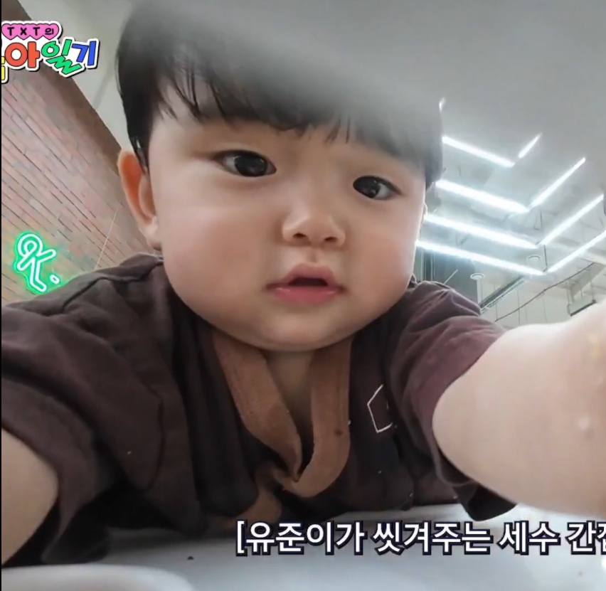ANjbs_leo's tweet photo. yoojun selfie https://t.co/r9eiPrmjDJ