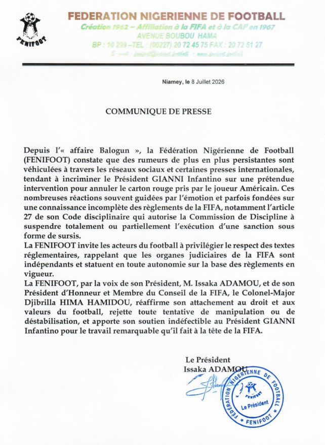 Romain_Molina's tweet photo. Jusqu'où s'arrêtera la soumission des dirigeants africains envers Gianni Infantino ?

Exemple avec le communiqué du président de la Fédération du Niger 🇳🇪 sur "l'affaire Balogun" auquel s'associe l'ancien président, le colonel-major Hima Hamidou, membre du Conseil de la FIFA aujourd'hui...

"Soutien indéfectible" !