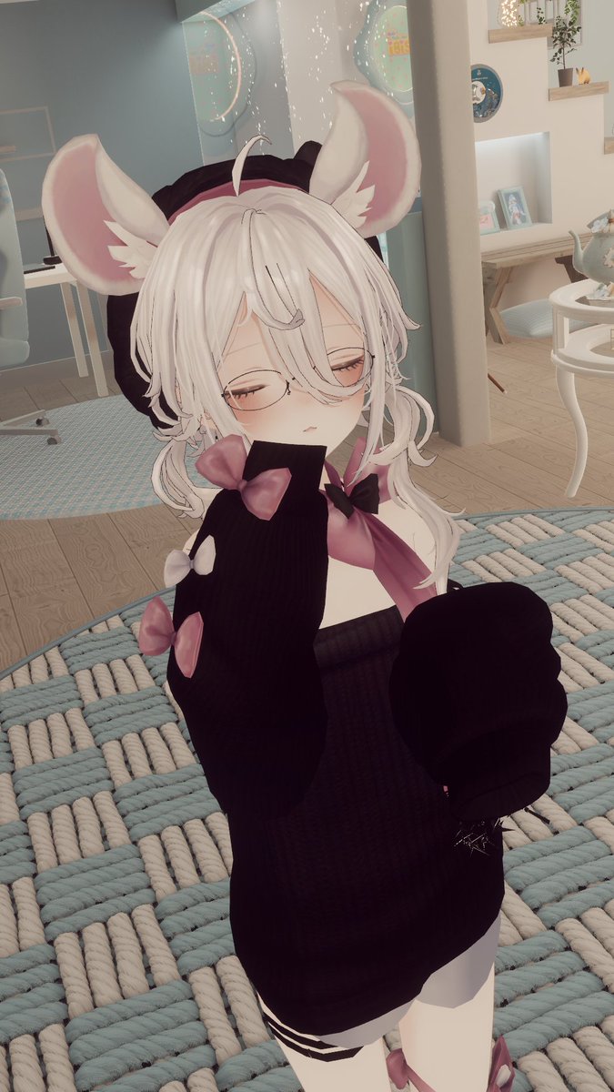 citron0x0's tweet photo. お誕生日にこみかさんにいただいたむむすちゃんupできた！　今日撮れてないけどドレスもあるよー！！　かわいすぎる🐭🎀
自分向けのカスタムができてないからまだ表情とか試行錯誤だけど……！

こみかさんありがとー！！　もうちょいいろいろ整備できたら見てもらいに行きます✨️
 #VRChat #mumus3d https://t.co/wKo0lihfyn