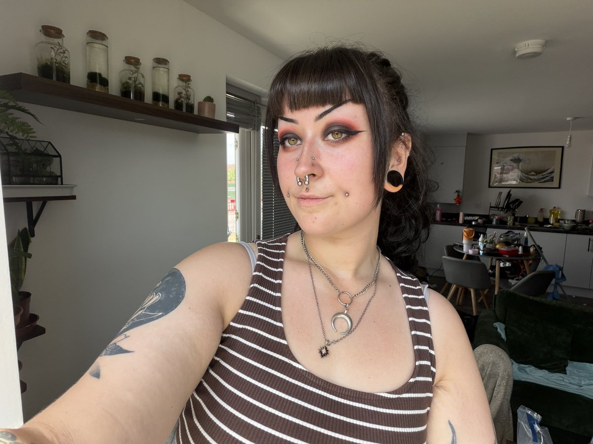 brutaldotjpeg's tweet photo. I got my fringe trimmed :3 https://t.co/uG2h9v8949