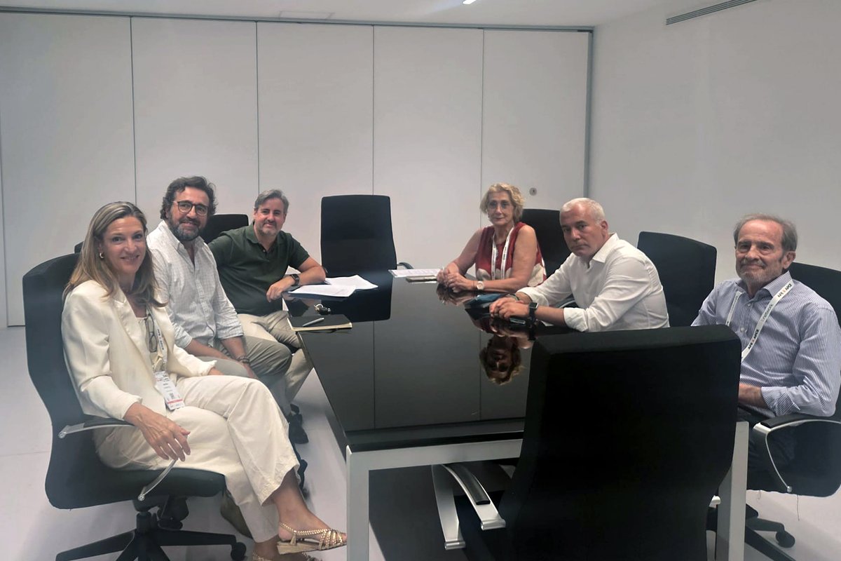 opcspain's tweet photo. 🔴Nace Andalucía OPCE🔴

Los organizadores de congresos de Andalucía han formalizado la creación de Andalucía OPCE, la entidad que aglutinará a todas las Organizaciones Profesionales de Congresos (OPC) de la comunidad autónoma.

La fundación se llevó a cabo el pasado 9 de julio en Córdoba, y en ella estuvieron presentes Enrique Castilla, Francisco Gordejo, Javier García, Curro Fernández, Cristina García y María Canivell. También forman parte, y firmaron de forma telemática: Amalia Salvado, Ernesto Pérez Hormaeche, Virginia Lasunción, Enrique Gi, Rafaela García Nieto, Chelo Suárez, Jesús María Gómez, Maria José Sánchez y Martina Pineda.