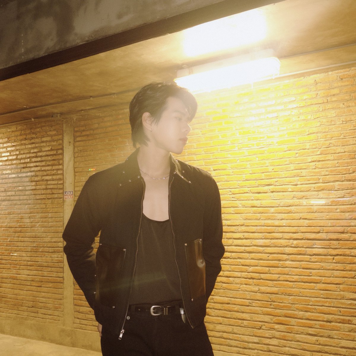 threetwo_www's tweet photo. น้องตุ้ยลงบรอดแคสว่าเพลงนี้น้องตุ้ยร้องและคอรัสเองหมด ((โฮรกก โหด)) แถมเป็น ost ที่อัดนานสุดเท่าที่เคยอัดมา (( 3 ชั่วโมง ~ )) แต่มีความสุขมากๆ

คือน้องตุ้ยเป็นคนที่น่ารักมากๆอะ เป็นคนเสมอต้นเสมอปลายมาตลอดจริงๆ ชอบมาเล่า/รี/ขอบคุณทุกสิ่งอย่างเร็วตลอด นี่รักน้องตุ้ยมาก y—y 

#GoodFlightMV #ADogAndAPlane 
🛬🤍#TuiChayatorn
