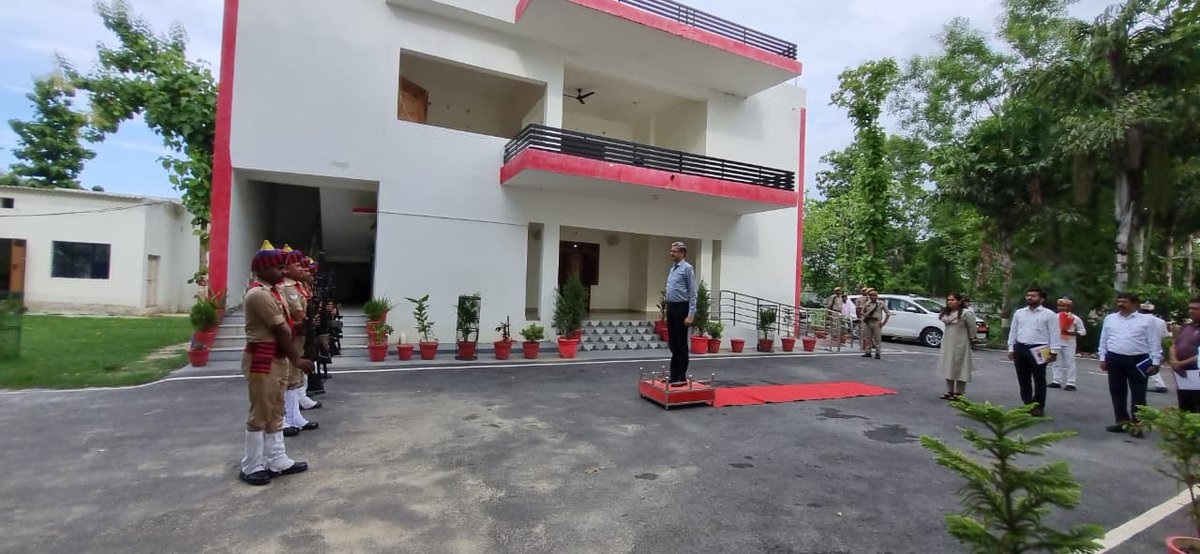 dmshravasti's tweet photo. अपर सचिव (समग्र शिक्षा), भारत सरकार/केन्द्रीय प्रभारी अधिकारी नीति आयोग धीरज साहू ने सम्बन्धित अधिकारियों के साथ आकांक्षात्मक जनपद कार्यक्रम/आकांक्षात्मक ब्लाक कार्यक्रम जमुनहा एवं नीति आयोग  द्वारा स्वीकृत निर्माण कार्याे की समीक्षा बैठक करते हुए आवश्यक निर्देश दिये @NITIAayog https://t.co/CZeM3ZvuWa