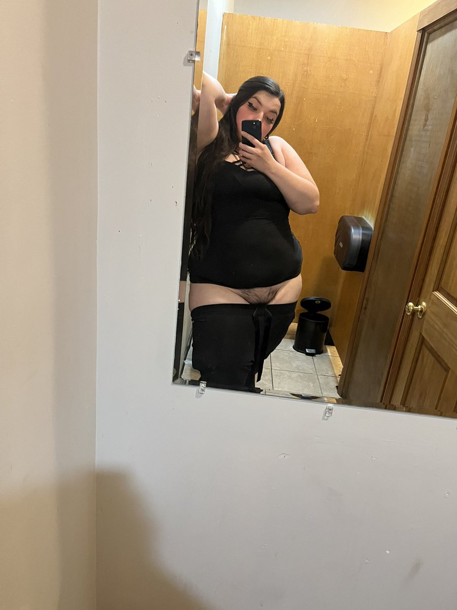 LaceTheGr8est's tweet photo. Hope you don’t mind hairy pussy https://t.co/l2h88QTJhS