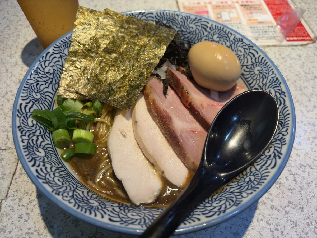 58_Maruta's tweet photo. 指折りで好きなラーメン屋、久しぶりにやっと行けた
ここ数回店の前まで行って臨時休業を知り泣く泣く帰っていたので感動もひとしお https://t.co/KVDVaLG5ua