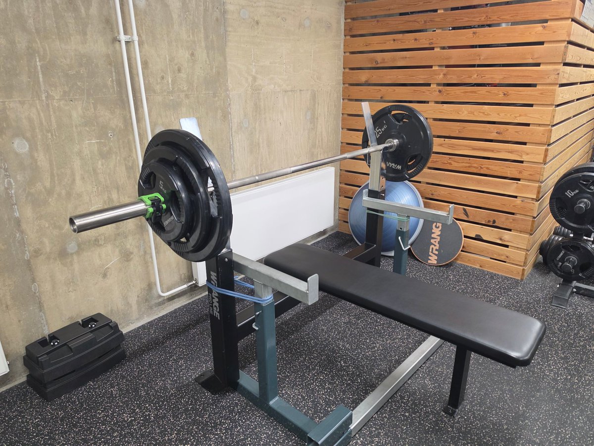 Whitefoxre's tweet photo. Today's deadlift concluded this week pbs (1 rep max):
100kg bench
180kg squat
160kg deadlift
also, we had office dog visit / inspection, so it was a really good day! 😸 https://t.co/4OydIuyKvr