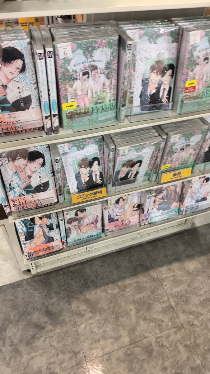 Sunny71289337's tweet photo. 鬼暴6巻、本当に面白すぎる！二人のやり取りが甘さ爆発で、一気に読み終わった後も余韻が抜けない。指輪をつける名シーンを何度も見返して、ずっと泣いてしまった😭
あらた六花先生、本当にすごい🌟全巻大切にコレクションし続けるので、この作品が好きな方全員に心からおすすめします。🥰
#鬼暴6感想 https://t.co/T476uT1JIw