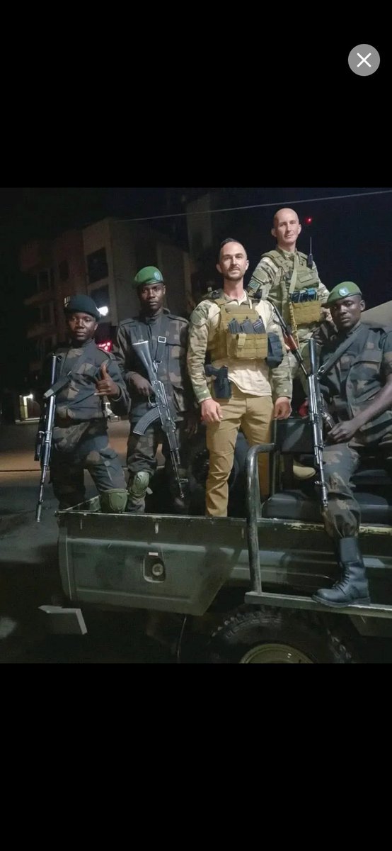 ClmentMuya2's tweet photo. 🚨🔥🔥LE 15 JUILLET 🔥🔥🔥
ON LES A OUBLIÉ, LES MAI-NDOMBE.
ILS SONT DANS LE COIN BIEN APPRÊTÉS.
CA VA SAIGNER, FUNDA MUKANDA.
Osez seulement faire la tête, vous verrez.
Personne ne se demande pourquoi Félix est allé visiter les armes acquises dans l.une de nos bases militaires https://t.co/X9uspmiI1Z