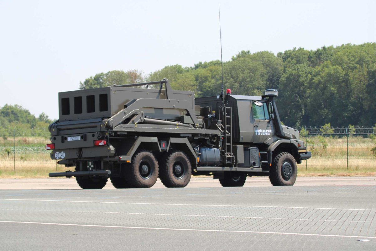 ArmyRecognition's tweet photo. French Air Force VL MICA #airdefense #missile system pictured during the rehearsal for France’s 14 July 2026 National Day #MilitaryParade in #Paris.
Discover more about the #French #AirForce #VLMICA armament, protection, mobility, and technical specifications on the Army Recognition Technical Data page: https://t.co/QDIzFlz9OU
