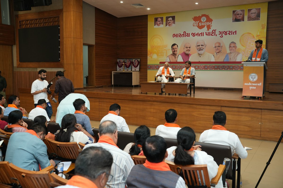 DrPrashantkorat's tweet photo. આજરોજ ગાંધીનગર પ્રદેશ ભાજપ કાર્યાલય 'શ્રી કમલમ્' ખાતે માનનીય પ્રદેશ અધ્યક્ષ શ્રી @iJagdishBJP જીની અધ્યક્ષતામાં અને પ્રદેશ સંગઠન મહામંત્રી શ્રી @ratnakar273 જીની પ્રેરક ઉપસ્થિતિમાં આયોજિત સંગઠનાત્મક બેઠકમાં ઉપસ્થિત રહી માર્ગદર્શન મેળવ્યું. https://t.co/gDSDjp9bFV