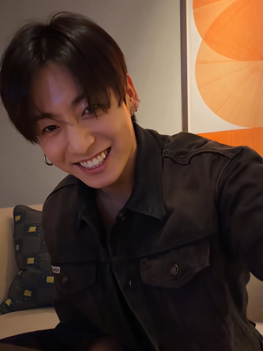 nm9711's tweet photo. Jungkook se veía tan bonito 🧡✨️ https://t.co/430VN2kWgK