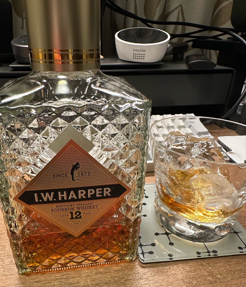 nevergiveup771's tweet photo. IW ハーパー12y🥃
バーボンはロックで飲むことが多いですね☺️
さて、AIを今夜も使い倒そう🙌 https://t.co/Snhz7Kqc2o