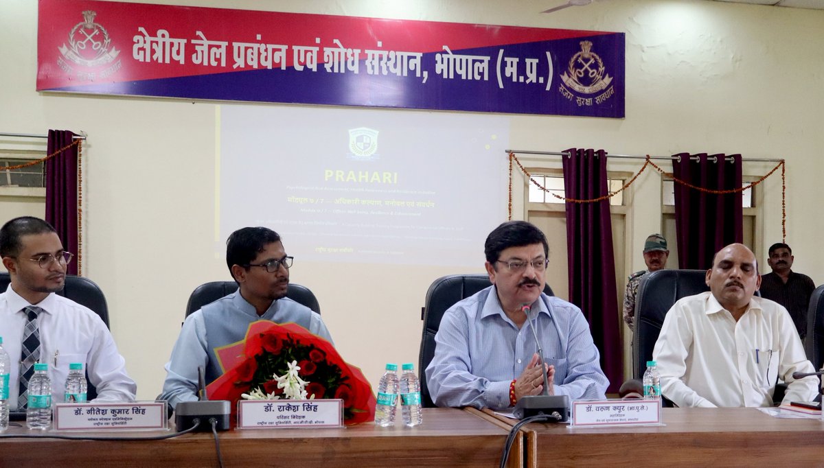 jail_department's tweet photo. राष्ट्रीय रक्षा यूनिवर्सिटी के सहयोग से जेल विभाग की ऐतिहासिक पहल
---
बंदियों के मानसिक स्वास्थ्य प्रबंधन के लिए प्रदेश में विशेष प्रशिक्षण कार्यक्रम प्रारंभ
---
विभिन्न जेलों के 30 अधिकारी एवं कर्मचारी ले रहे हैं सात दिवसीय प्रशिक्षण

RM: https://t.co/IS6SpwTJ3R

#JailMP https://t.co/SZTnUbjqxP