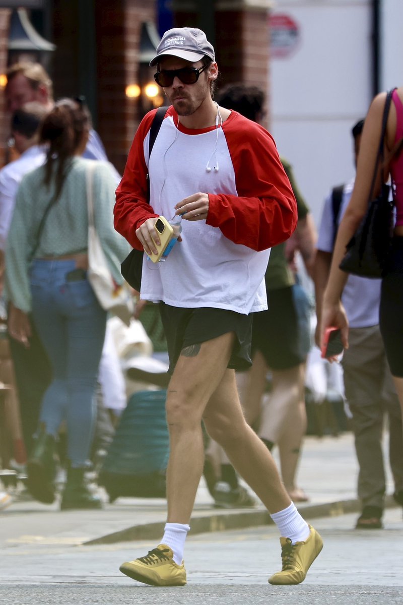 BOHSCandids's tweet photo. Harry Styles out in London yesterday - July 9 https://t.co/l5hk2Xeft9