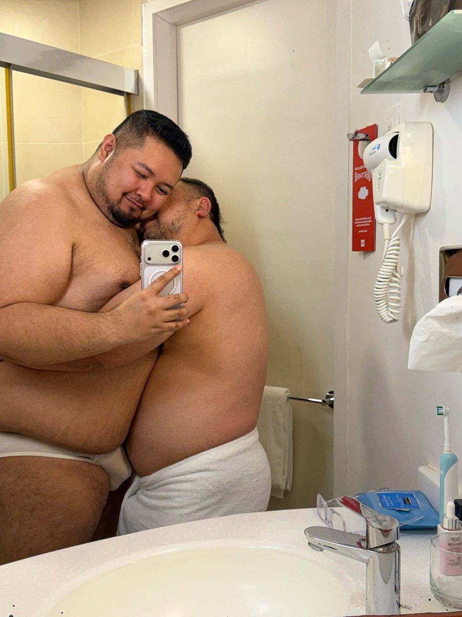 pondbear3's tweet photo. New OF just finished!! Thai chub X HK bear 🐻🇹🇭🇭🇰🍆💦

Follow my IG : pond_thbear https://t.co/8b8K54hTD7