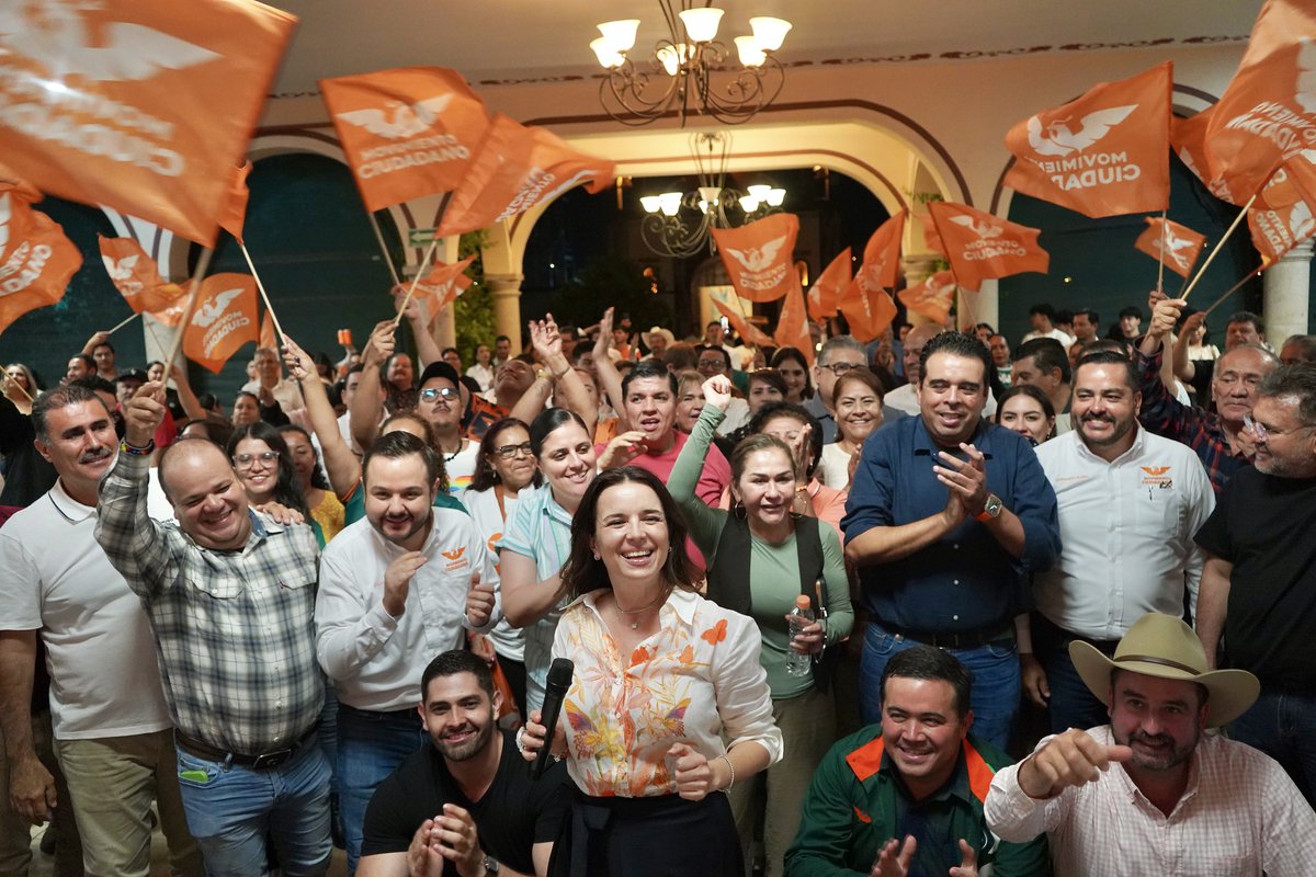 MovCiudadanoJal's tweet photo. Tequila merece un mejor rumbo. 🍊
Con la toma de protesta de la nueva comisión operativa municipal, encabezada por Luis Fernando Rubio, reafirmamos nuestro compromiso de construir #Al100 % una alternativa cercana a la gente. https://t.co/PPdCbyAzKh