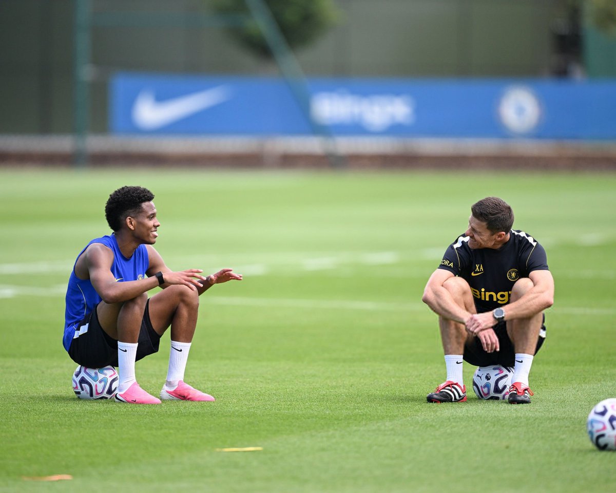 Mohxmmad's tweet photo. Estevao Willian &amp; Xabi Alonso 🥶 https://t.co/VCAvn2i6L1